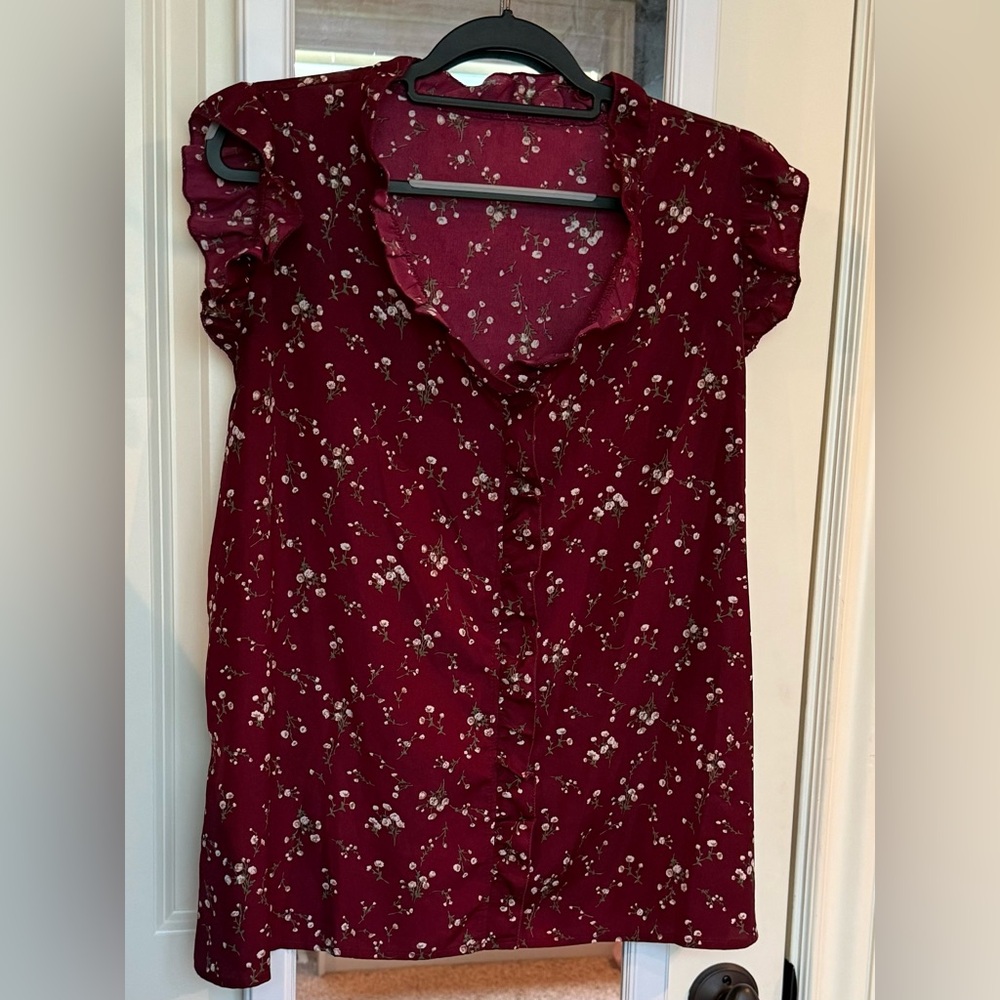 🌸 Burgundy Floral Ruffle-Trim Top – 1XL